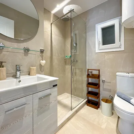 Luxury Downtown Guya Apartment